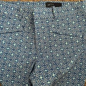 Never wore GAP dressy capris. Perfect for the spring/ summer or office wear.